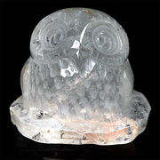 彫刻品 水晶 フクロウ彫り  ふくろう 梟 虹入り 置物 天然石