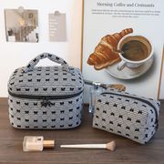 リボン柄ポーチ　化粧品　リップ　小物収納　韓国バッグ