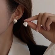 韓国ファッション ピアス  おしゃれな  金属 不規則なスクエアピアス   耳飾り