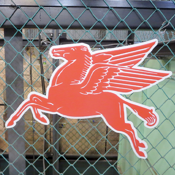 BIG ダイカットエンボス メタルサイン MOBIL PEGASUS【モービル 看板
