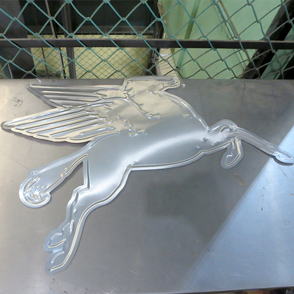 BIG ダイカットエンボス メタルサイン MOBIL PEGASUS【モービル