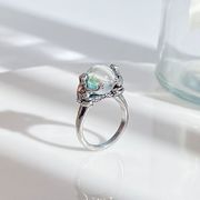 月を抱くカエル  カエルの指輪 金属 動物 蛙 カエルリング  かわいい カエルのアクセサリー カエル雑貨