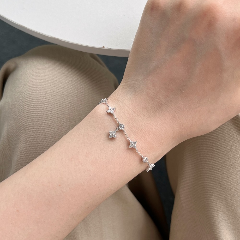 ブレスレット 四葉 クローバー レディース シンプル チェーン アジャスター アクセサリー 誕生日プレゼント | 卸売・  問屋・仕入れの専門サイト【NETSEA】