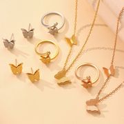 サージカルステンレス胡蝶ネックレス　指輪　ピアス　アクセサリー　金属アレルギー対応　18kコーティング