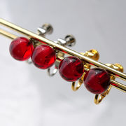 ルビーアンバー バルト海産 8mm SUS316 サージカル ネジバネ式イヤリング 1ペア 金属アレルギー対応