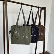 トートバッグ　デザイン　韓国ファッション　刺繍
