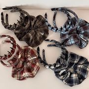 チェック柄カチューシャ　シュシュ　ヘアアクセサリー　レディース　デザイン　韓国風　髪飾り