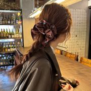ドット柄シュシュ　ヘアアクセサリー　レディース　デザイン　韓国風　髪飾り