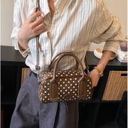 ショルダーバッグ　秋冬　韓国ファッション　デザイン　ドット柄