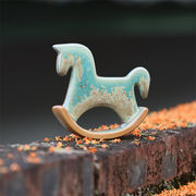 大幅値下 早い者勝ち 癒しの揺れ馬フィギュア 机の上アクセント ホームインテリア雑貨 陶磁器製