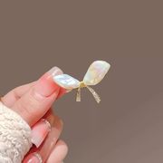 ゴールドのリボンブローチ、2026年の新作コートピン、ファッションアクセサリー