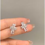 クリスタルピアス