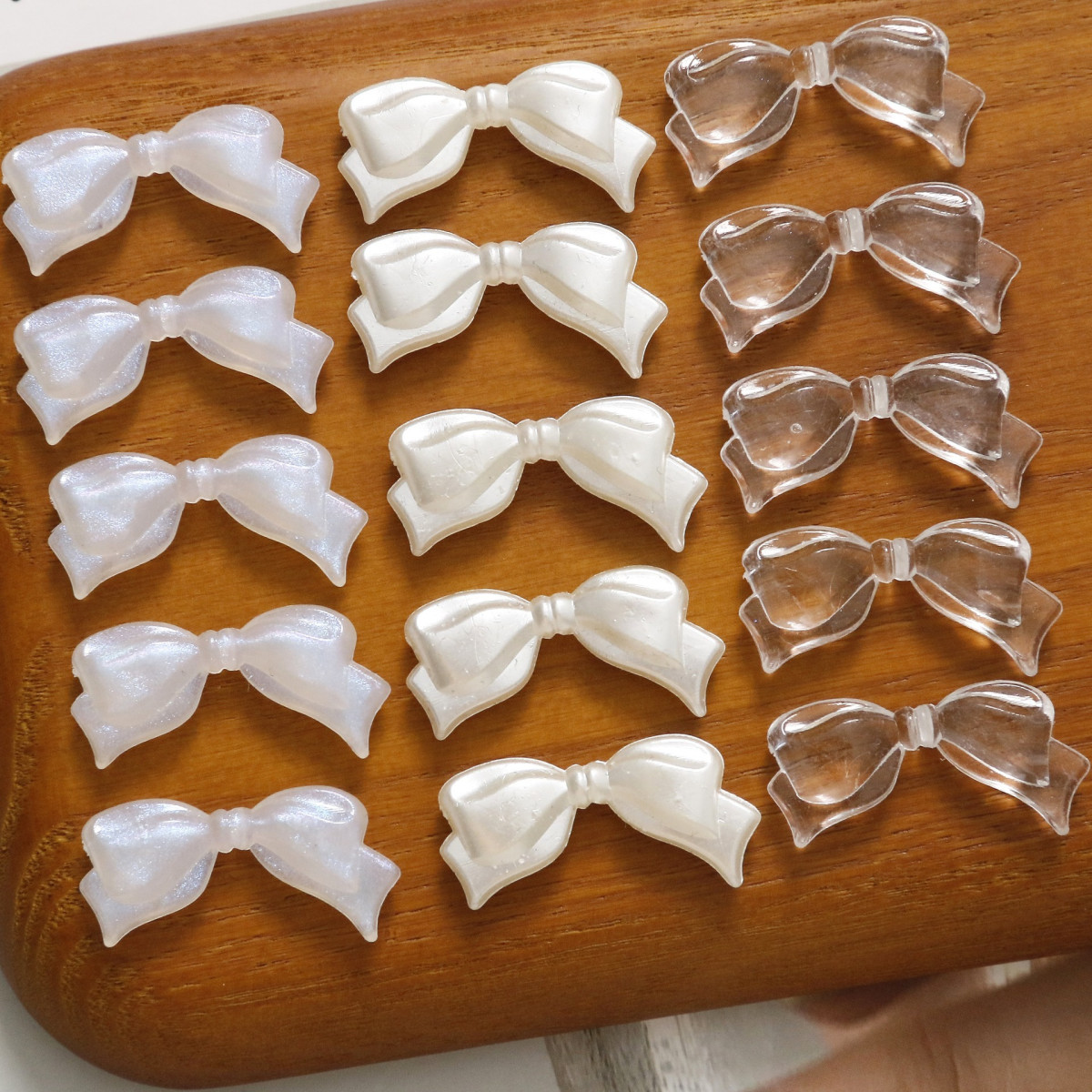 リボン ハンドメイド りぼん アクリルビーズ 樹脂パーツ クリア ホワイト アクセサリーパーツ デコパーツ