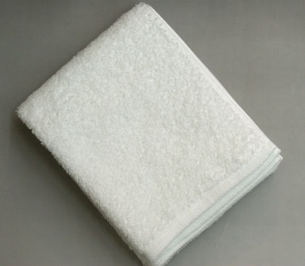AP40一般的な薄手浴用タオルのほぼ２倍の厚みが有るホテル仕様の全白フェィスタオル（日本製）