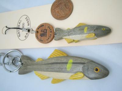 手作り 木製の渓流魚のキーホルダーとストラップ 有限会社 アニマル