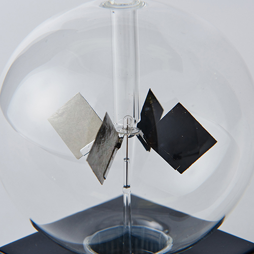 Fun Science】ラジオメーター 電球☆太陽光で羽がまわる