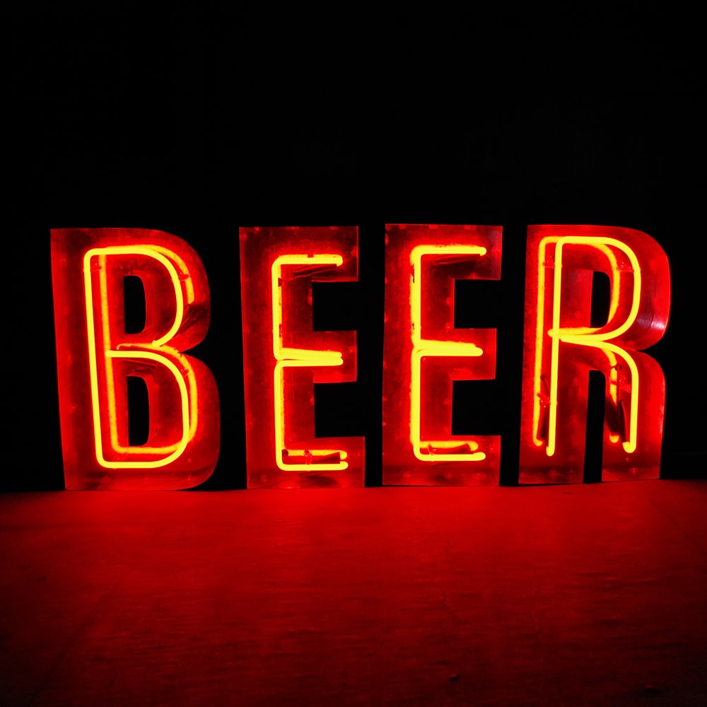 アメリカン雑貨 Sign With Neon Beer おしゃれ インテリア インダストリアル 家具 インテリア 株式会社 ショー エンタープライズ 問屋 仕入れ 卸 卸売の専門 仕入れならnetsea