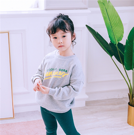 ベスト50 パーカー 女の子 かわいい イラスト画像