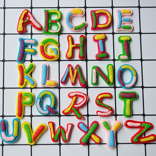 単価28円 ハンドメイド 樹脂素材 英語のアルファベット アクセサリーパーツ 株式会社嘉之会 問屋 仕入れ 卸 卸売の専門 仕入れならnetsea