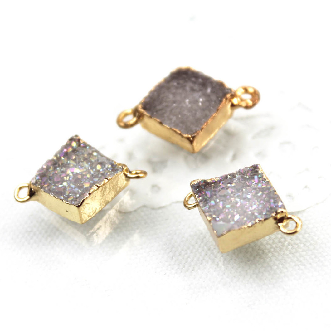 ドゥルージー ひしがたパーツ ふたつ穴 1.35cm×1.4cm 品番: 7960
