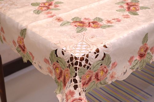 テーブルクロス ８５×８５cmローズ柄カットワーク刺繍アイボリー