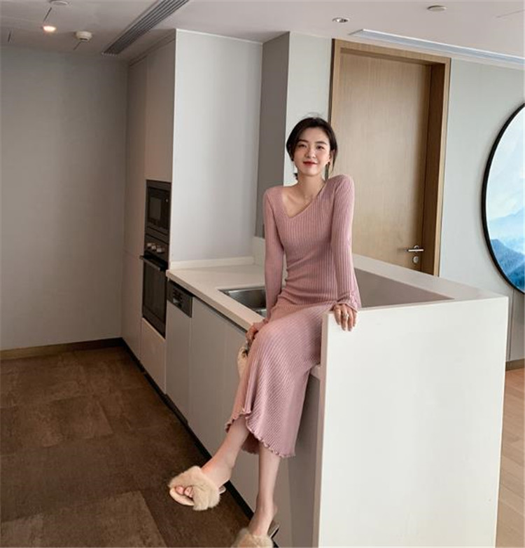 独特の存在感。韓国ファッション 気質 スリムフィット デザインセンス Ｖネック 秋 新品 ニットワンピース