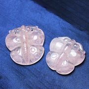 置物　彫り物　ローズクォーツ　ちょう　オブジェ　クリスタル　水晶　美　愛　優しさ