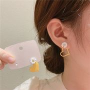 韓国ファッション　お花モチーフフラワーハートピアス　両耳用　アクセサリー