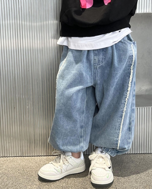 子供服   キッズ服 可愛い ジーパン  男女兼用 ズボン  ロングパンツ  カジュアル  韓国風子供服 2色