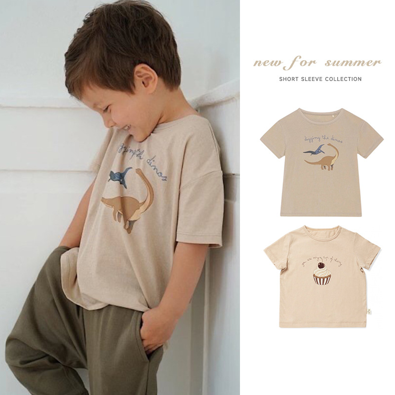 キッズTシャツ、2022年夏、男の子と女の子のためのかわいいプリント半袖ジャンパー