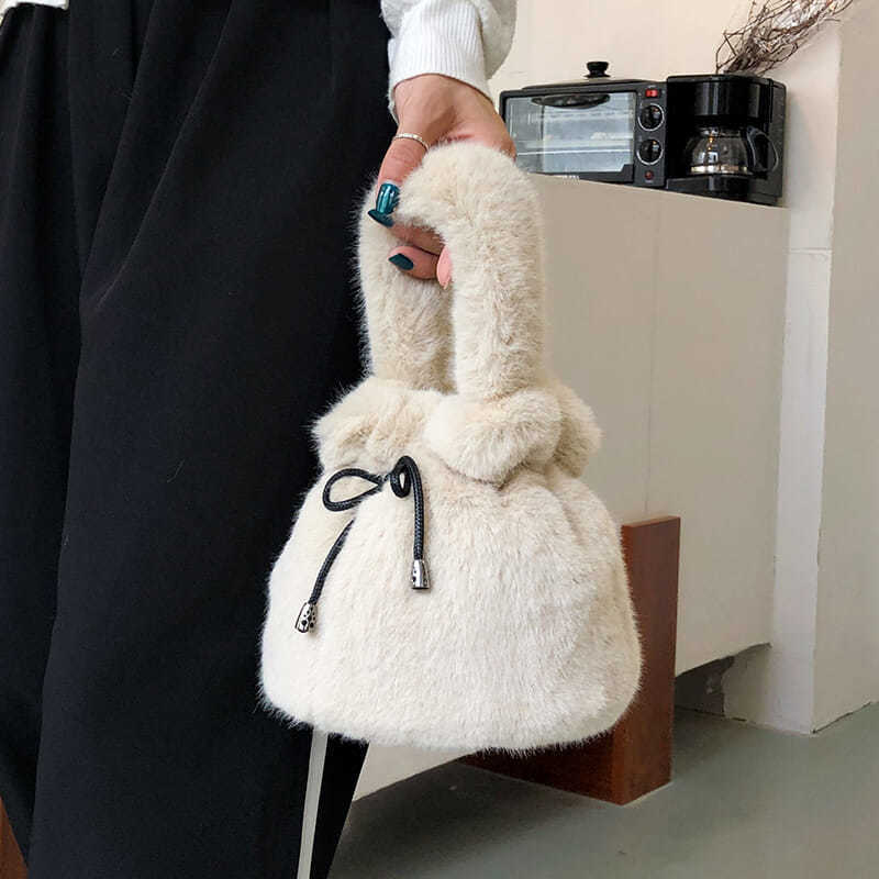 【2022冬新作】韓国風レディース服 　ハンドバッグ　オシャレ　もこもこバッグ