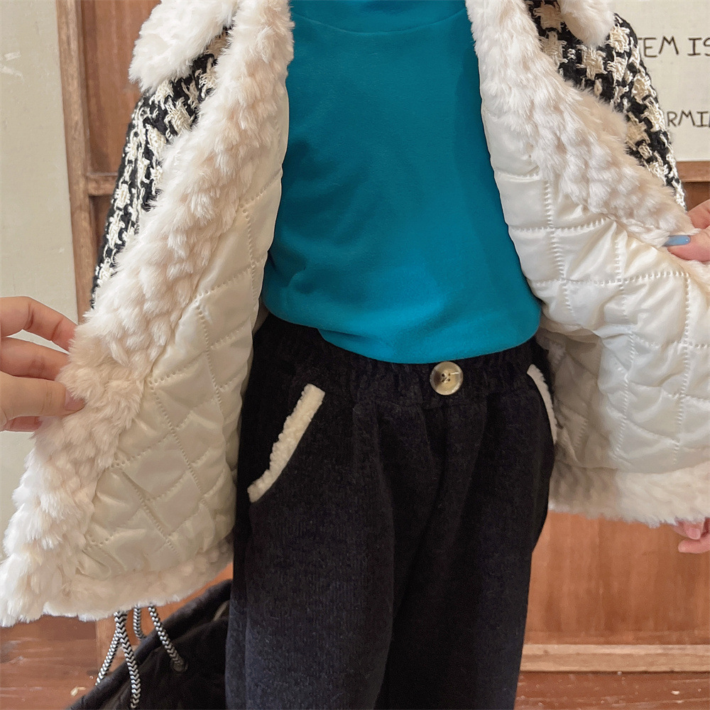 白ポロシャツ5枚、白ズボン11本、エプロン8枚、帽子3個をまとめ売り