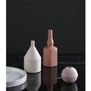 雑誌やSNSで話題 陶磁器の花瓶 小口の花瓶 トレンド  洗練された 花器の置物 家庭 柔らかい装飾品