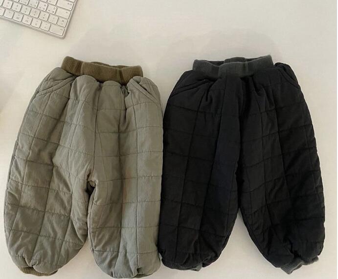 冬の新しいスタイルの外国人の男の子と女の子の韓国語バージョンの綿のズボン暖かくて厚いズボン