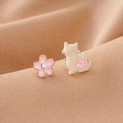S925シルバーニードル かわいい 桜と猫のピアス 新作 シンプル  非対称 ピアス 女性アクセサリー 猫の雑貨