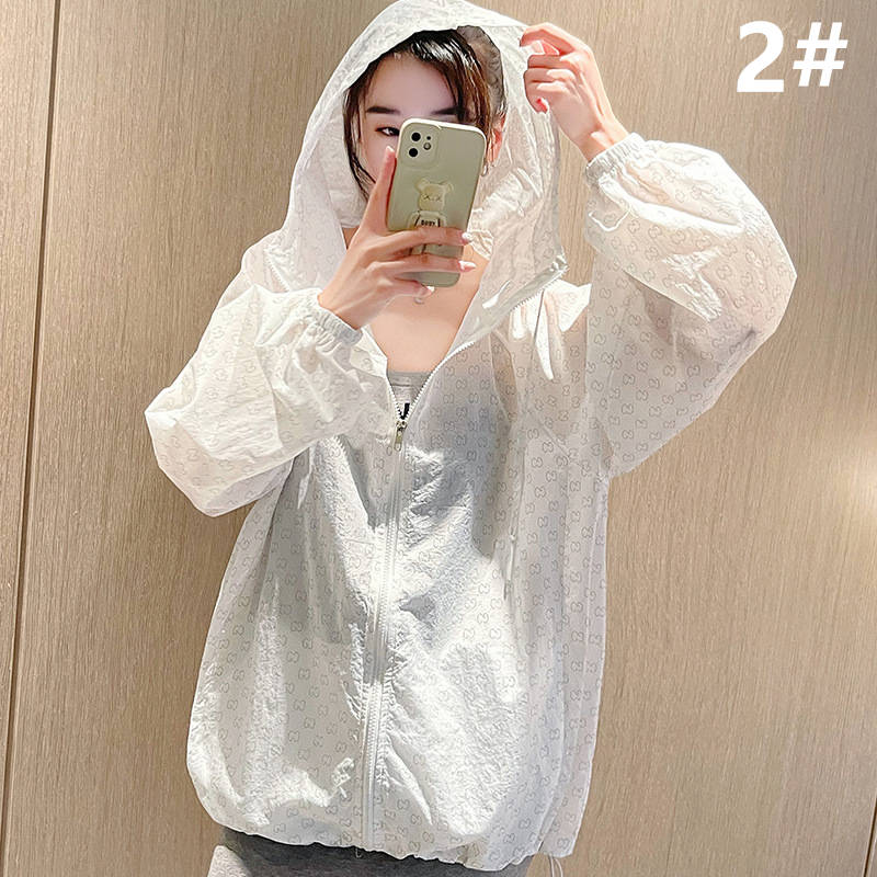 ビーチ風フード付きジャケット ビーチ風フード付きジャケット 収納できるフード付き。シアーな軽量