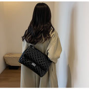 キルティングバッグ　 肩掛け　大容量　通勤通学バッグ　PUバッグ　韓国OLデイリーファッション