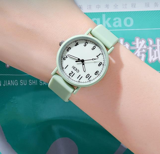 腕時計 レディース パステルカラー 柔らかいシリコンラバー ウォッチ 時計 アナログ 防水
