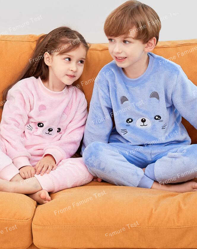 男の子と女の子の冬のフランネルの家庭用品ビッグキッズ子供用パジャマ冬のフリースセット