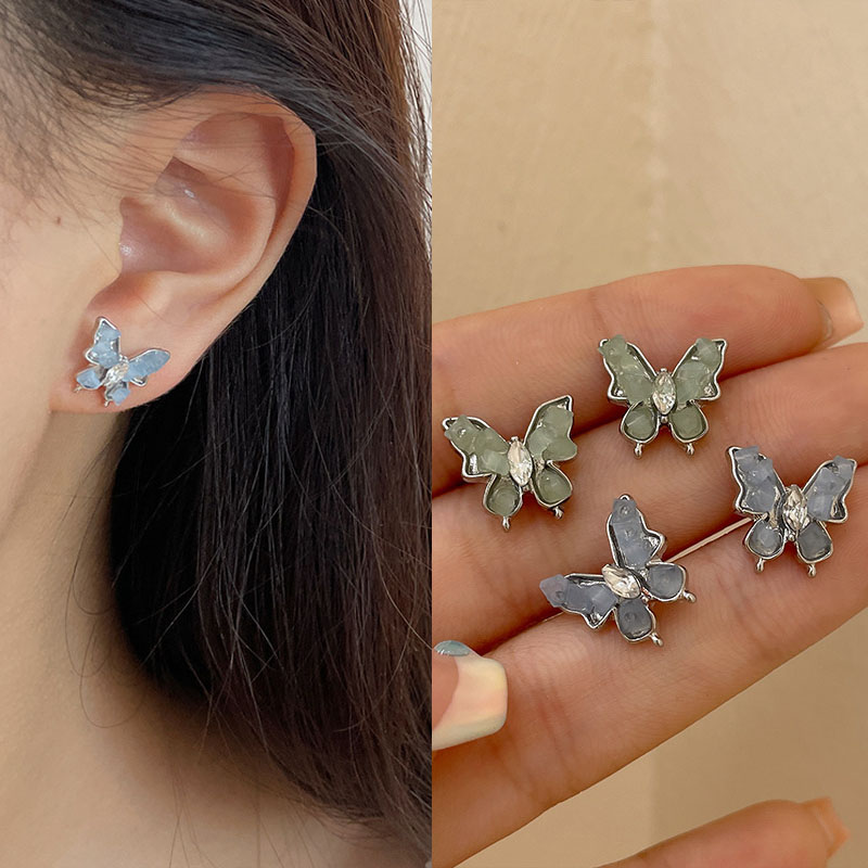 絶妙な 925 シルバー針クリスタル かわいい蝶のピアス 女性の夏の高級 シンプル ピアス