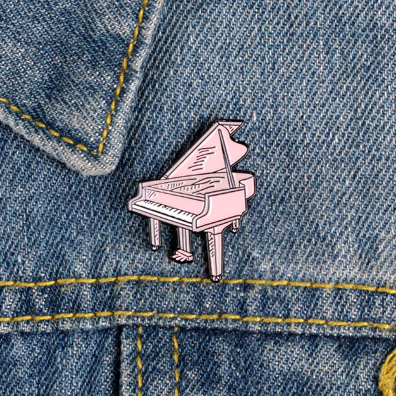 可愛い ピンク ピアノピン ブローチ 合金 楽器 ピアノブローチ 音楽 アクセサリー