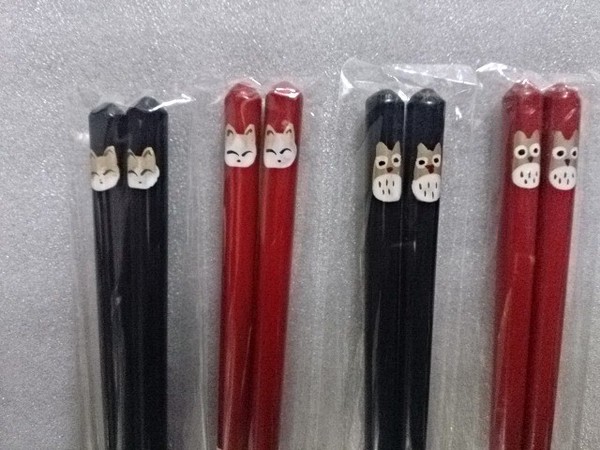 伝統の会津漆器店の箸とスプーン　猫とフクロウ　手描き