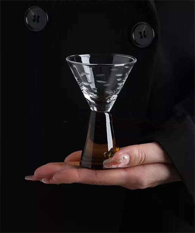 大幅値下 INSスタイル デザインセンス シャンパングラス 清杯 高台 白杯 おしゃれな 茶杯 グラス