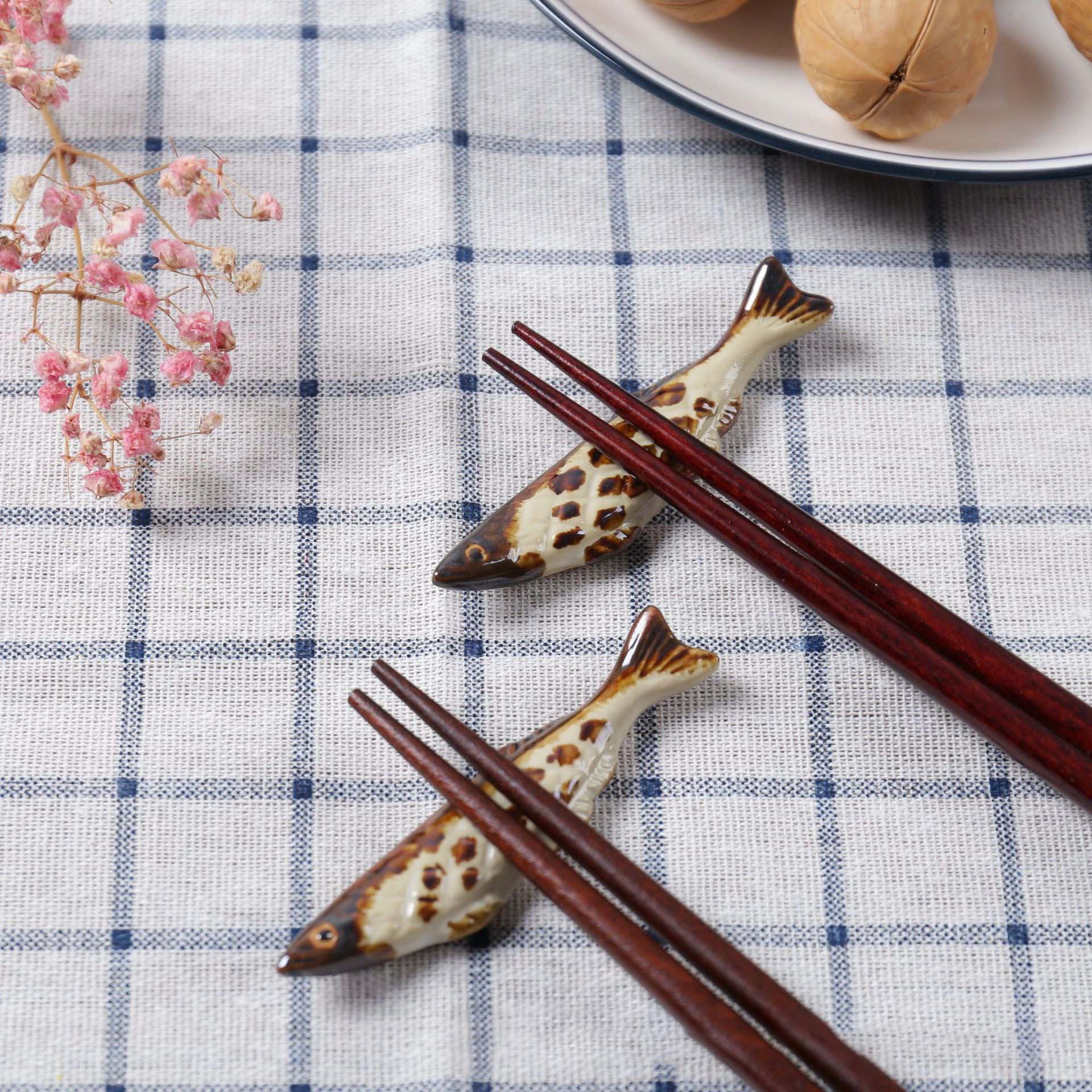 箸置き お箸おき 箸台 クリエイティブな食器 木製ハンドメイド箸置き 箸枕 箸置 箸置き お箸おき 箸台 クリエイティブな箸置き木製継ぎ枕 箸枕 箸置 箸  箸置き セット FLAT 天然木 2セット入り （ お箸 23cm 2膳 箸置 木製 大人 和食器 おはし カトラリーレスト 木製食器 ... 箸置き 箸枕 クリエイティブな木製箸置き ホテル用品 テーブルウェアセット お箸おき