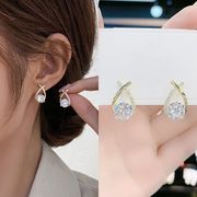 幾何学的なイヤリング ファッション  韓国で人気のジルコンピアス