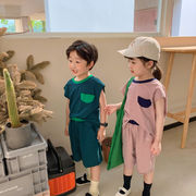 子供のスーツ、2024年夏の子供用韓国風ストライプカジュアルスーツ、半袖+ショーツ