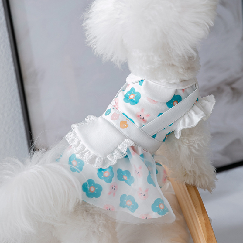 2024年の新しい子犬の犬フローラルドレス中小犬猫小さなフライングスリーブスカートペットの服