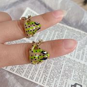 カエル指輪   かわいい  カエルのアクセサリー  フリーサイズのリング  カエル雑貨 指輪