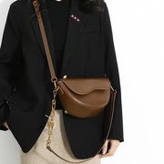 2024秋冬おしゃれ無地高級感ショルダーバッグ