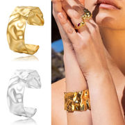 2色 欧米の人気 新製品  歪な存在感 が強いステンレス鋼 バングル 女性のオープンバングル アクセサリー